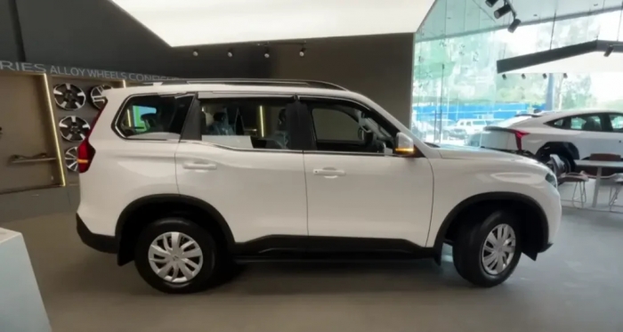 Xe gầm cao SUV 7 chỗ giá 460 triệu đồng đẹp như Toyota Fortuner, rẻ chỉ nhỉnh hơn Kia Morning và Grand i10 có gì đặc biệt khi ra mắt ở Ấn Độ? - Ảnh 3.