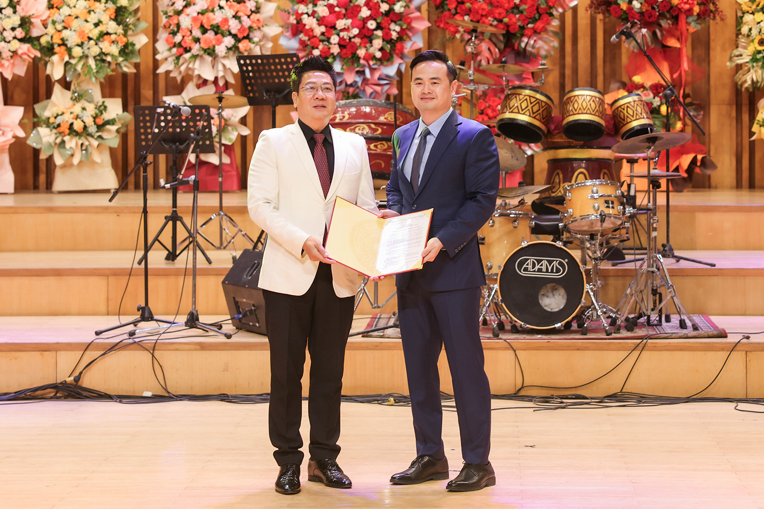 Chân dung người mẹ của nam NSND mới nhậm chức Giám đốc Học viện Âm nhạc Quốc gia Việt Nam- Ảnh 2.