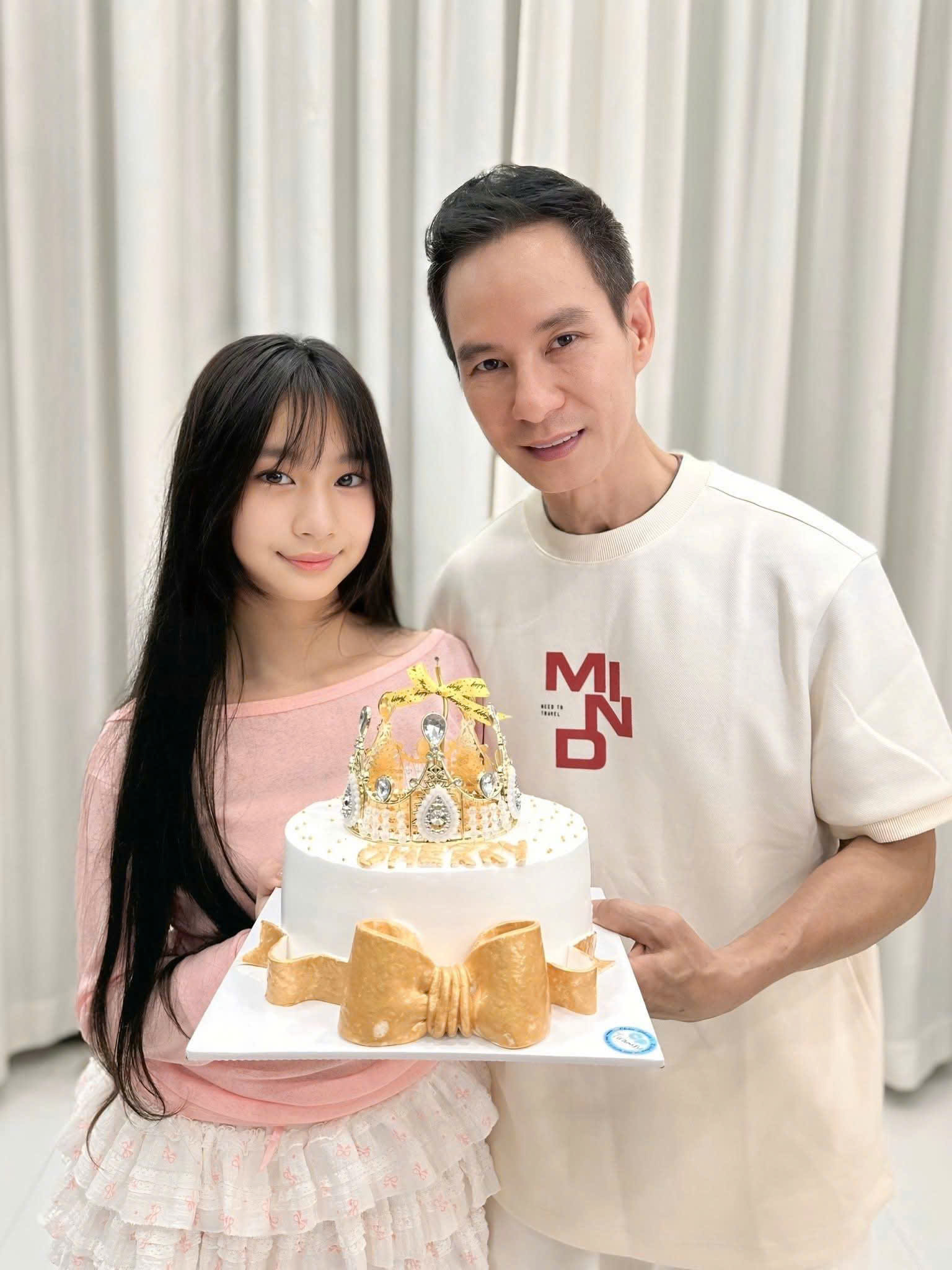 Con gái của Lý Hải sinh nhật 12 tuổi, khán giả ngỡ ngàng trước nhan sắc 'Hotgirl tương lai'- Ảnh 3. Con gái của Lý Hải sinh nhật 12 tuổi, khán giả ngỡ ngàng trước nhan sắc 'Hotgirl tương lai'- Ảnh 3.