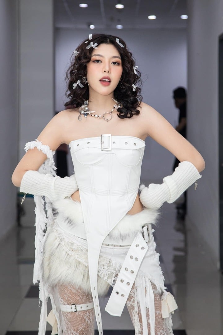 'Em xinh' sở hữu chiều cao 1m76, từng được khuyên thi hoa hậu - Ảnh 9. 'Em xinh' sở hữu chiều cao 1m76, từng được khuyên thi hoa hậu - Ảnh 9.
