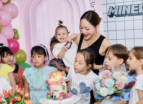 Diễn viên Lan Phương: 'Chồng từng không đồng cảm, tôi đơn độc trong sự kiệt quệ' - Ảnh 8. Diễn viên Lan Phương: 'Chồng từng không đồng cảm, tôi đơn độc trong sự kiệt quệ' - Ảnh 8.