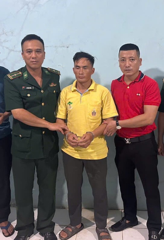 Bắt đối tượng truy nã khi nhập cảnh qua cửa khẩu quốc tế Cầu Treo- Ảnh 1. Bắt đối tượng truy nã khi nhập cảnh qua cửa khẩu quốc tế Cầu Treo- Ảnh 1.