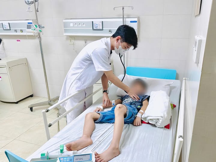Bé 9 tuổi ở Phú Thọ bị vỡ lách độ III do tai nạn sinh hoạt trong gia đình  - Ảnh 2.