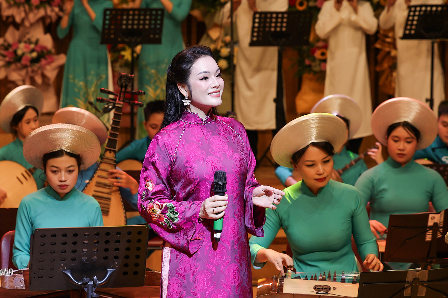 Chân dung người mẹ của nam NSND mới nhậm chức Giám đốc Học viện Âm nhạc Quốc gia Việt Nam- Ảnh 6. Chân dung người mẹ của nam NSND mới nhậm chức Giám đốc Học viện Âm nhạc Quốc gia Việt Nam- Ảnh 6.