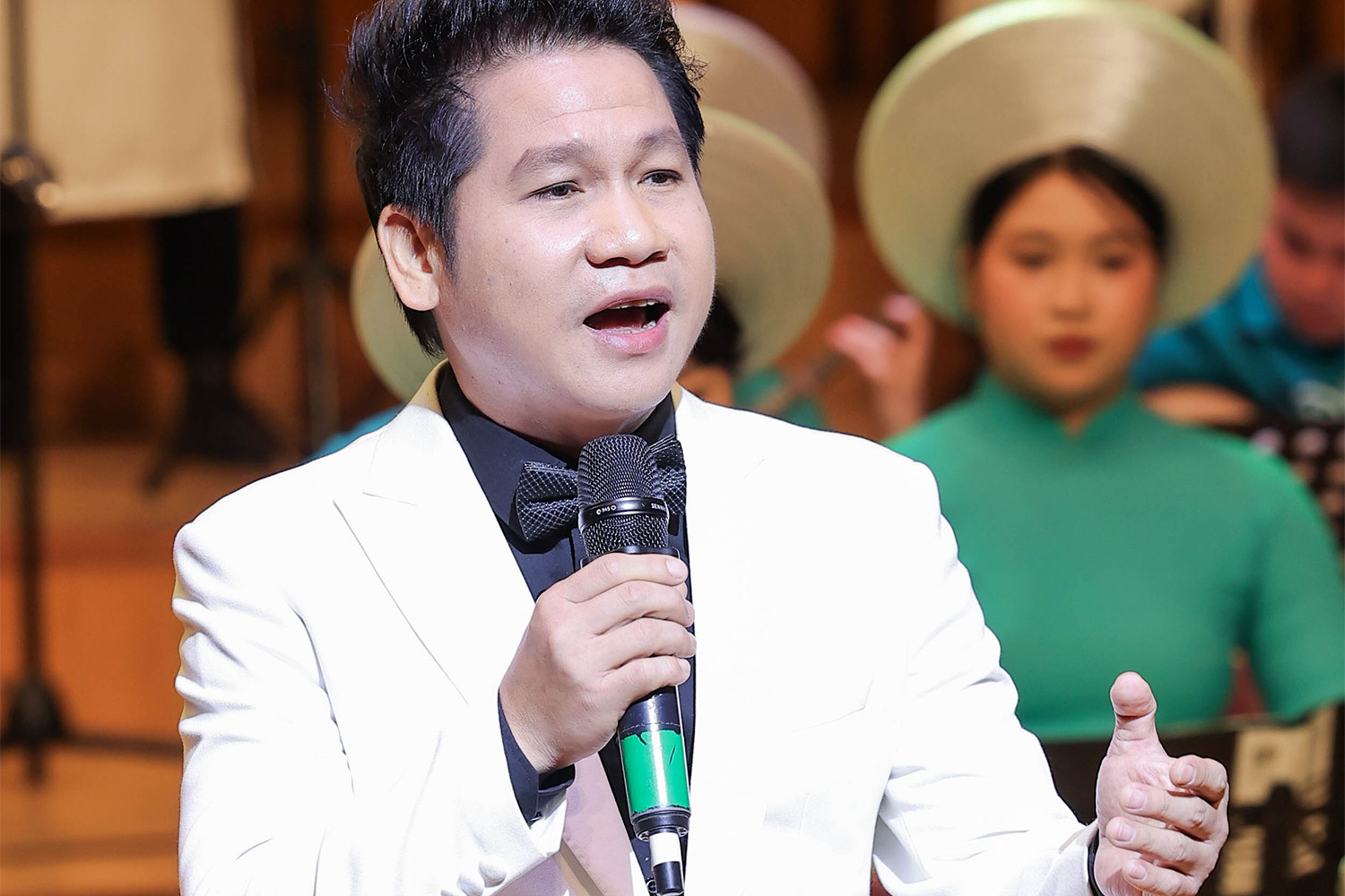 Chân dung người mẹ của nam NSND mới nhậm chức Giám đốc Học viện Âm nhạc Quốc gia Việt Nam- Ảnh 7. Chân dung người mẹ của nam NSND mới nhậm chức Giám đốc Học viện Âm nhạc Quốc gia Việt Nam- Ảnh 7.