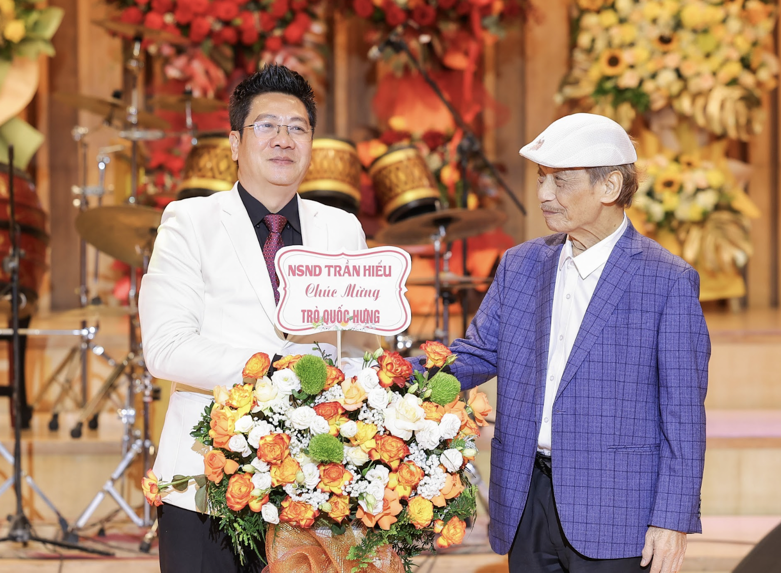 Chân dung người mẹ của nam NSND mới nhậm chức Giám đốc Học viện Âm nhạc Quốc gia Việt Nam- Ảnh 5. Chân dung người mẹ của nam NSND mới nhậm chức Giám đốc Học viện Âm nhạc Quốc gia Việt Nam- Ảnh 5.