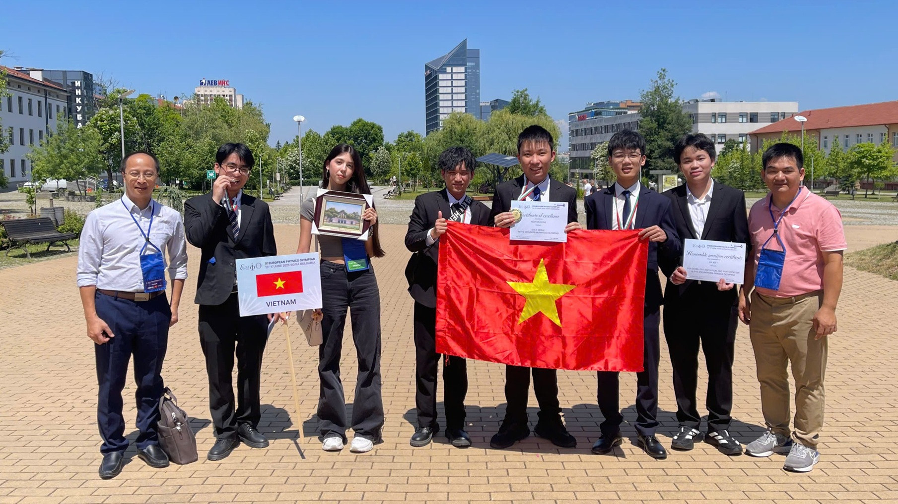 Học sinh Việt Nam giành 2 Huy chương Vàng Olympic Vật lý châu Âu năm 2025 - Ảnh 2.