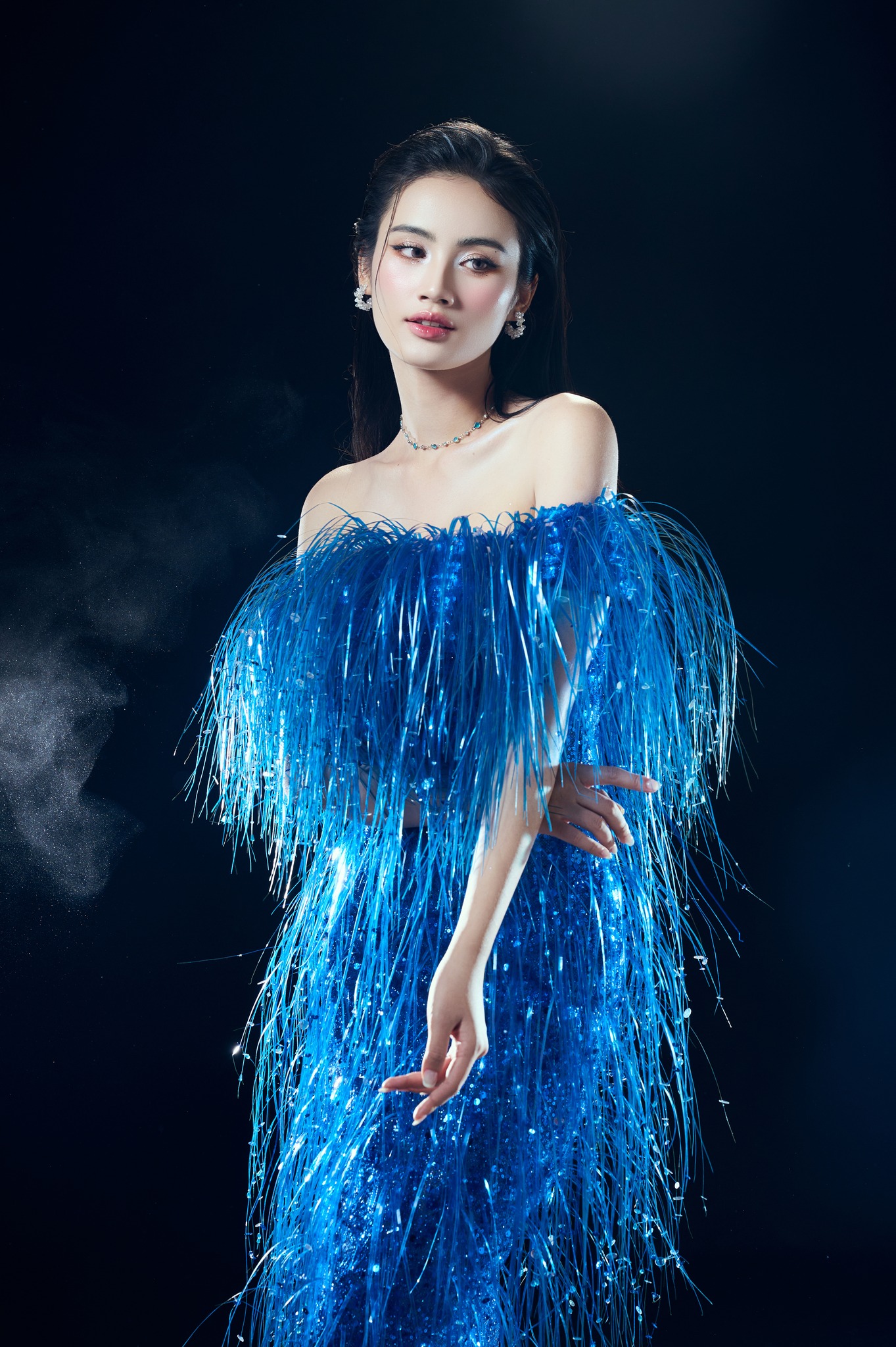 Tuổi 23 của Hoa hậu Ý Nhi - Ảnh 4. Tuổi 23 của Hoa hậu Ý Nhi - Ảnh 4.