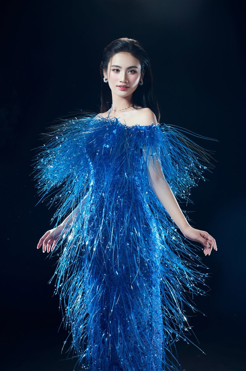 Tuổi 23 của Hoa hậu Ý Nhi - Ảnh 5. Tuổi 23 của Hoa hậu Ý Nhi - Ảnh 5.