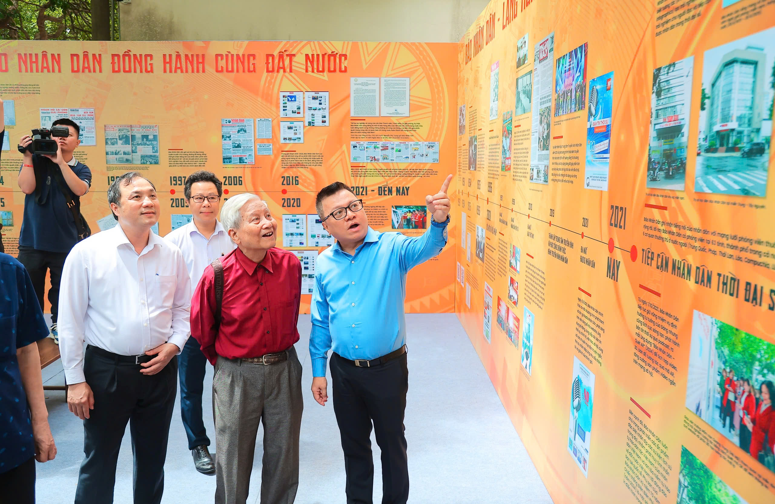 Có gì trong cuốn 'Những bài viết về văn hóa, báo chí của Bác Hồ trên Báo Nhân Dân'?- Ảnh 2.