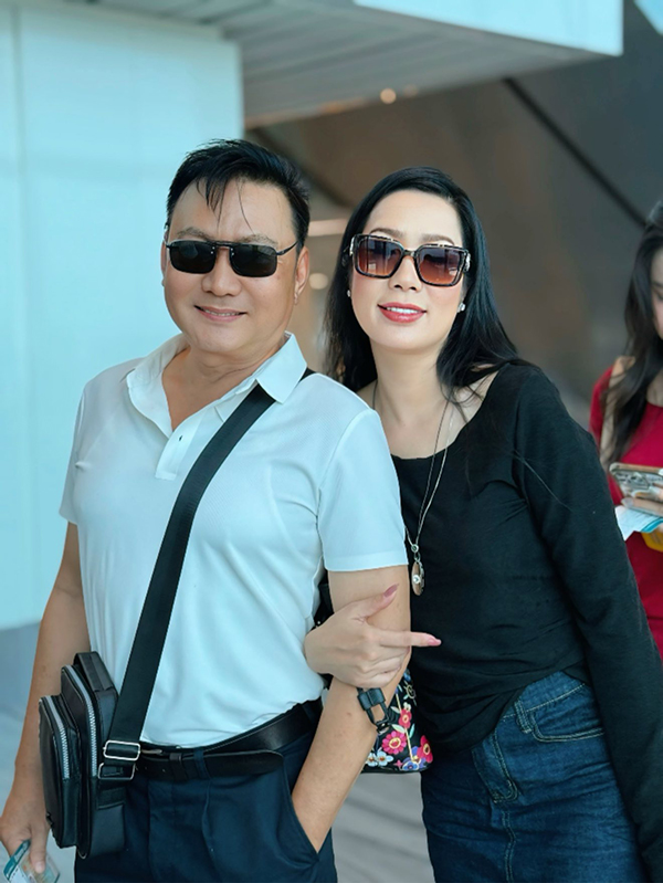 Á hậu Việt Nam vừa nhận bằng Thạc sỹ ở tuổi 54 có cuộc sống giàu sang ra sao?- Ảnh 3. Á hậu Việt Nam vừa nhận bằng Thạc sỹ ở tuổi 54 có cuộc sống giàu sang ra sao?- Ảnh 3.