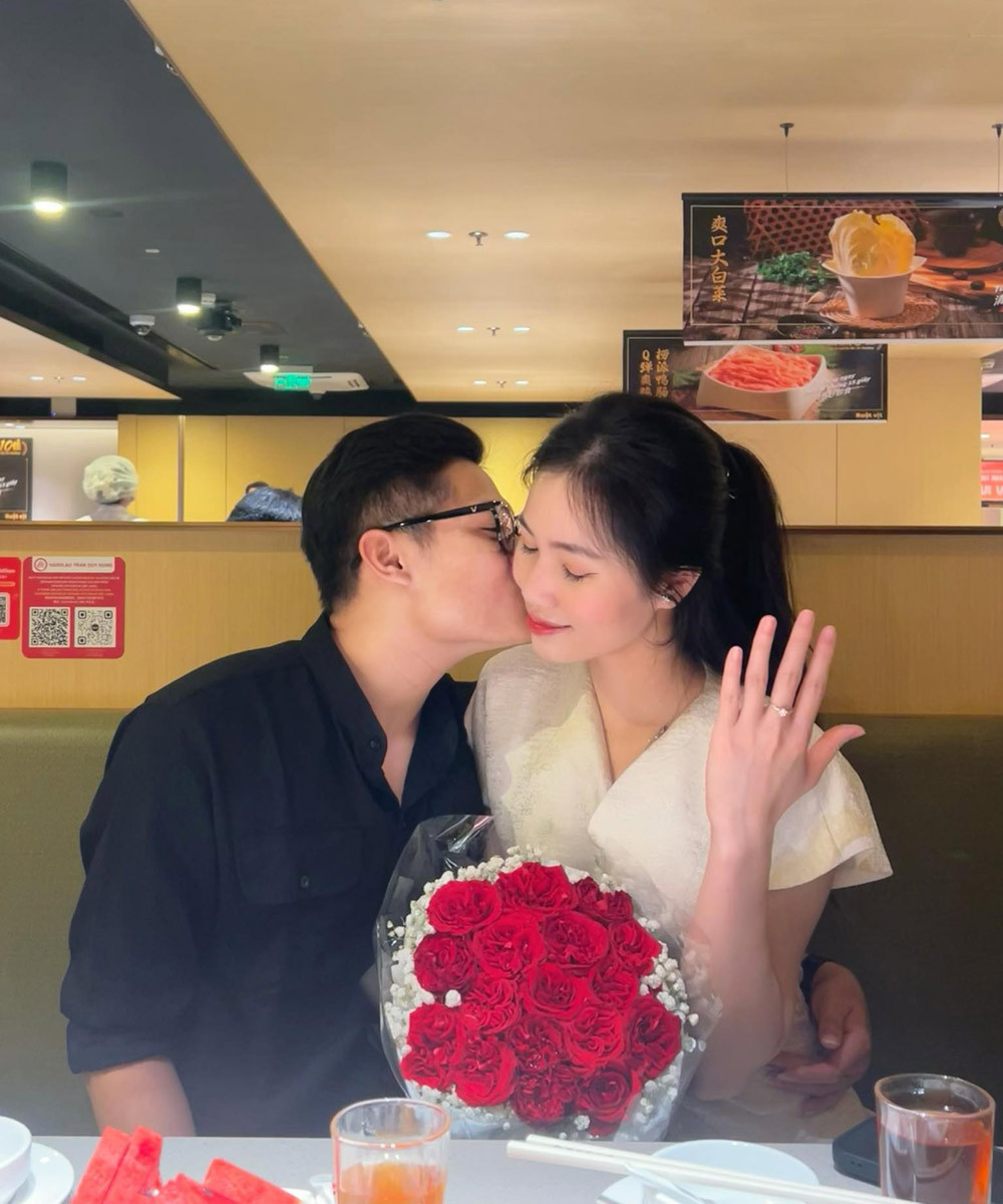 Cưới bạn thân cùng xóm, cô dâu đọc lời thề nguyện khiến chú rể rơi nước mắt - Ảnh 2. Cưới bạn thân cùng xóm, cô dâu đọc lời thề nguyện khiến chú rể rơi nước mắt - Ảnh 2.