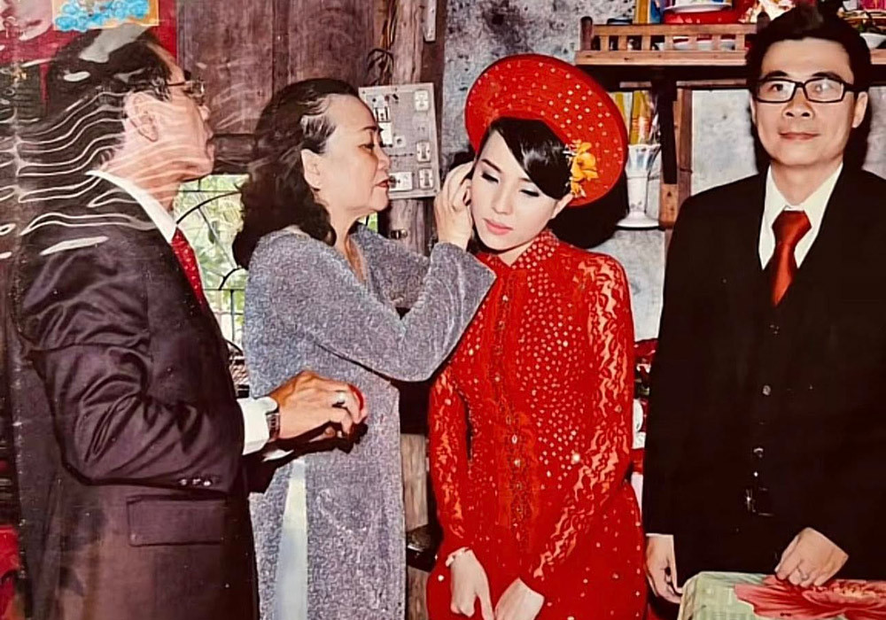 Cô dâu Kiên Giang gây sốt với ảnh đính hôn 14 năm trước, nhan sắc giờ thế nào? - Ảnh 1. Cô dâu Kiên Giang gây sốt với ảnh đính hôn 14 năm trước, nhan sắc giờ thế nào? - Ảnh 1.