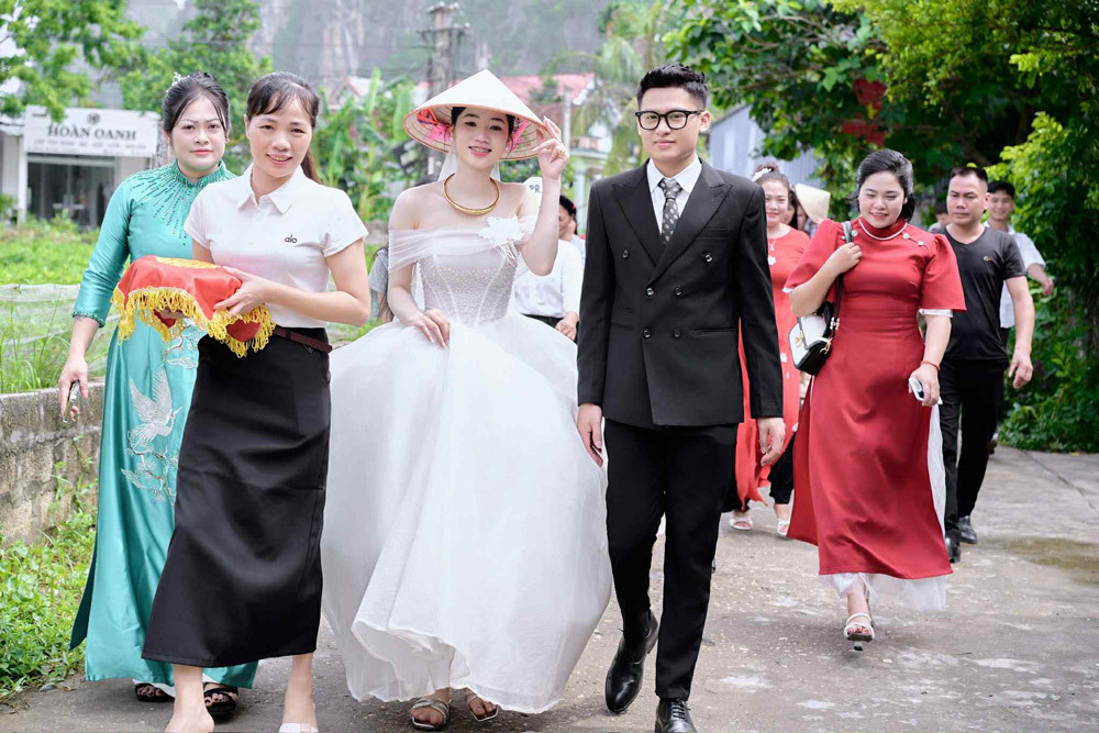 Cưới bạn thân cùng xóm, cô dâu đọc lời thề nguyện khiến chú rể rơi nước mắt - Ảnh 6. Cưới bạn thân cùng xóm, cô dâu đọc lời thề nguyện khiến chú rể rơi nước mắt - Ảnh 6.