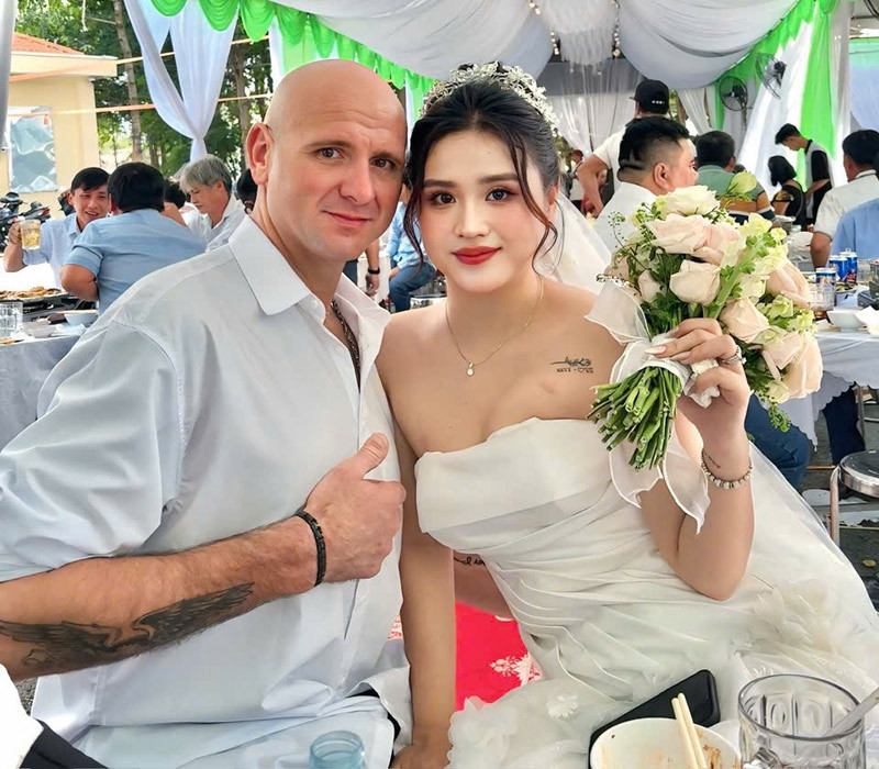 Yêu cô gái Việt kém 19 tuổi, chàng Tây giảm 35kg để ‘sống cùng em lâu hơn’ - Ảnh 7. Yêu cô gái Việt kém 19 tuổi, chàng Tây giảm 35kg để ‘sống cùng em lâu hơn’ - Ảnh 7.