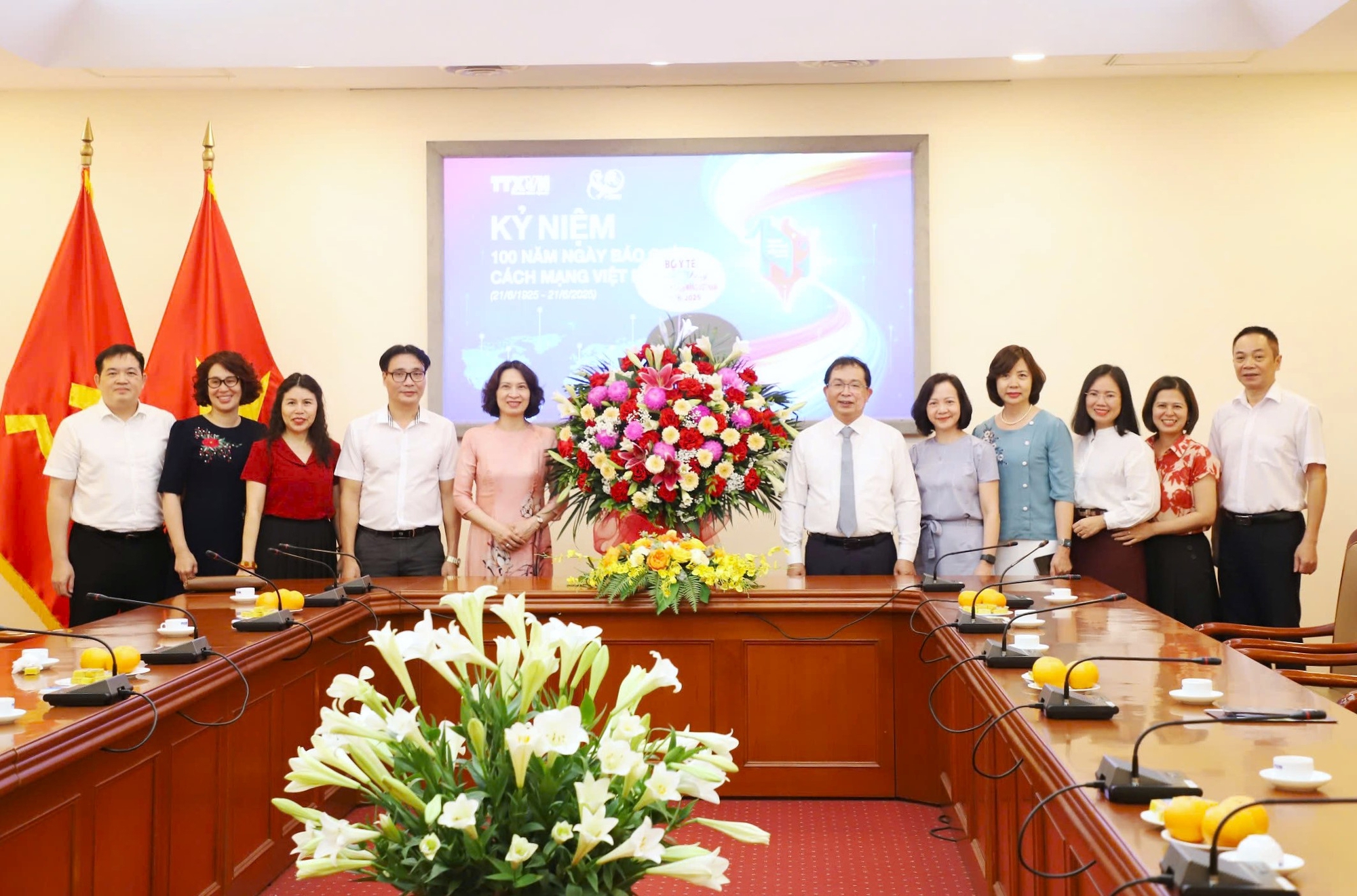 Thứ trưởng Bộ Y tế Nguyễn Thị Liên Hương thăm, chúc mừng các cơ quan báo chí, truyền thông nhân Ngày Báo chí cách mạng Việt Nam- Ảnh 1. Thứ trưởng Bộ Y tế Nguyễn Thị Liên Hương thăm, chúc mừng các cơ quan báo chí, truyền thông nhân Ngày Báo chí cách mạng Việt Nam- Ảnh 1.