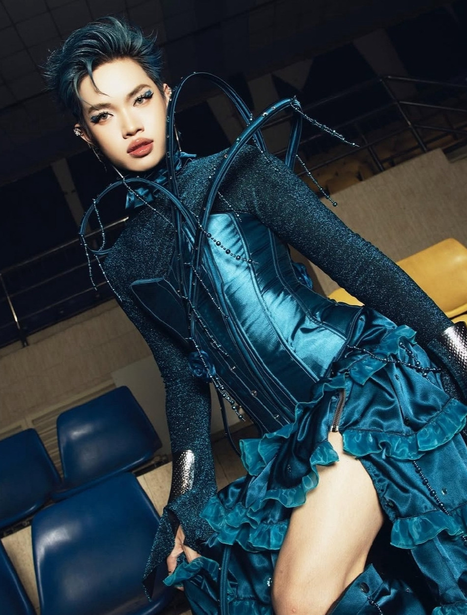 'Bề nổi' của văn hoá thần tượng và sự 'ẻo lả đến rùng mình' của các nam ca sĩ - Ảnh 1. 'Bề nổi' của văn hoá thần tượng và sự 'ẻo lả đến rùng mình' của các nam ca sĩ - Ảnh 1.