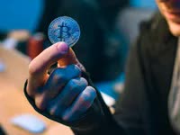 Khi những người nổi tiếng quảng cáo sai lệch trên mạng xã hội