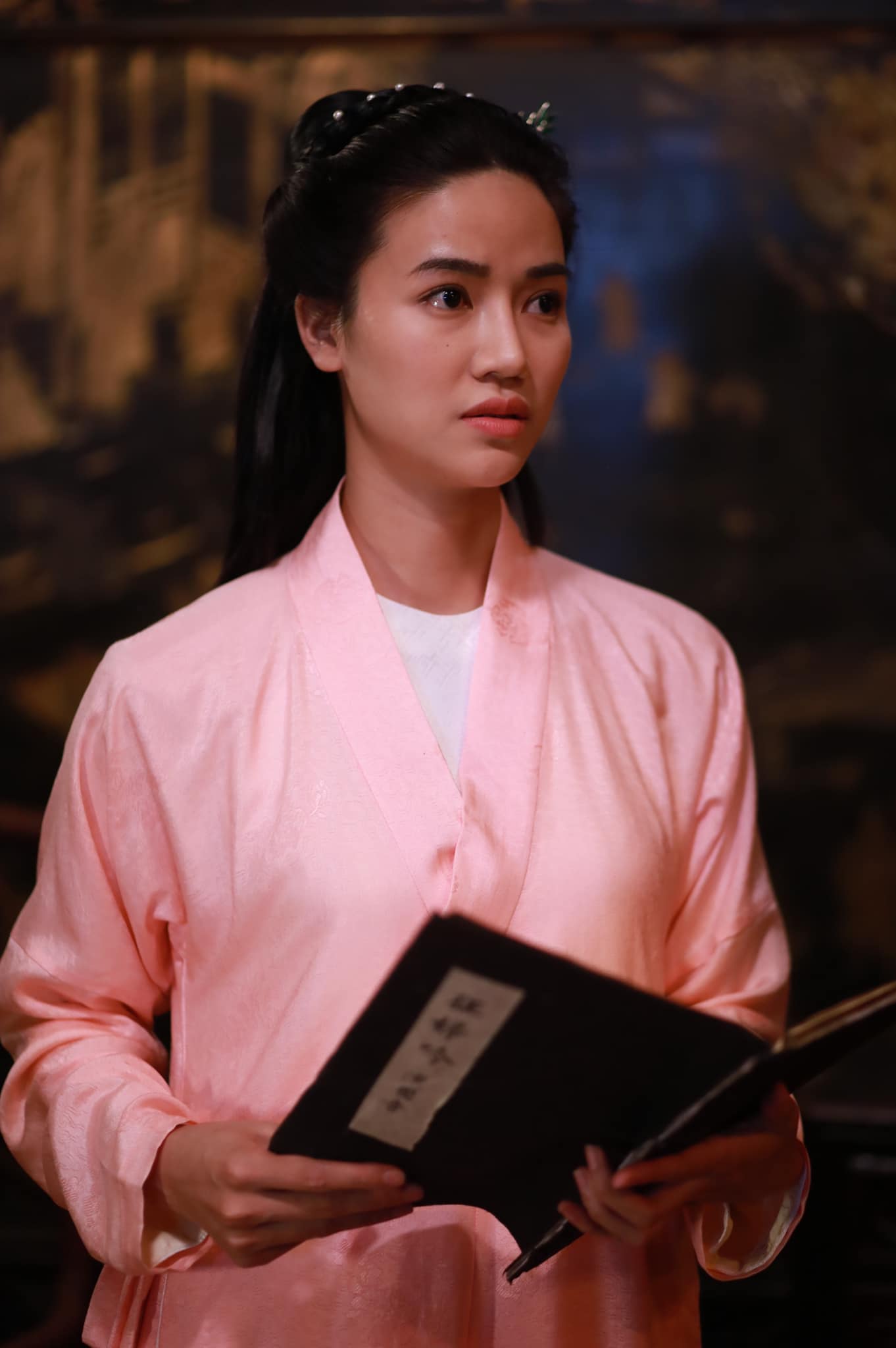 Nữ diễn viên quê Bắc Giang vào vai 'xưa nay hiếm' trong phim 'Cầu vồng ở phía chân trời', biến chồng mới thành chồng cũ- Ảnh 4.