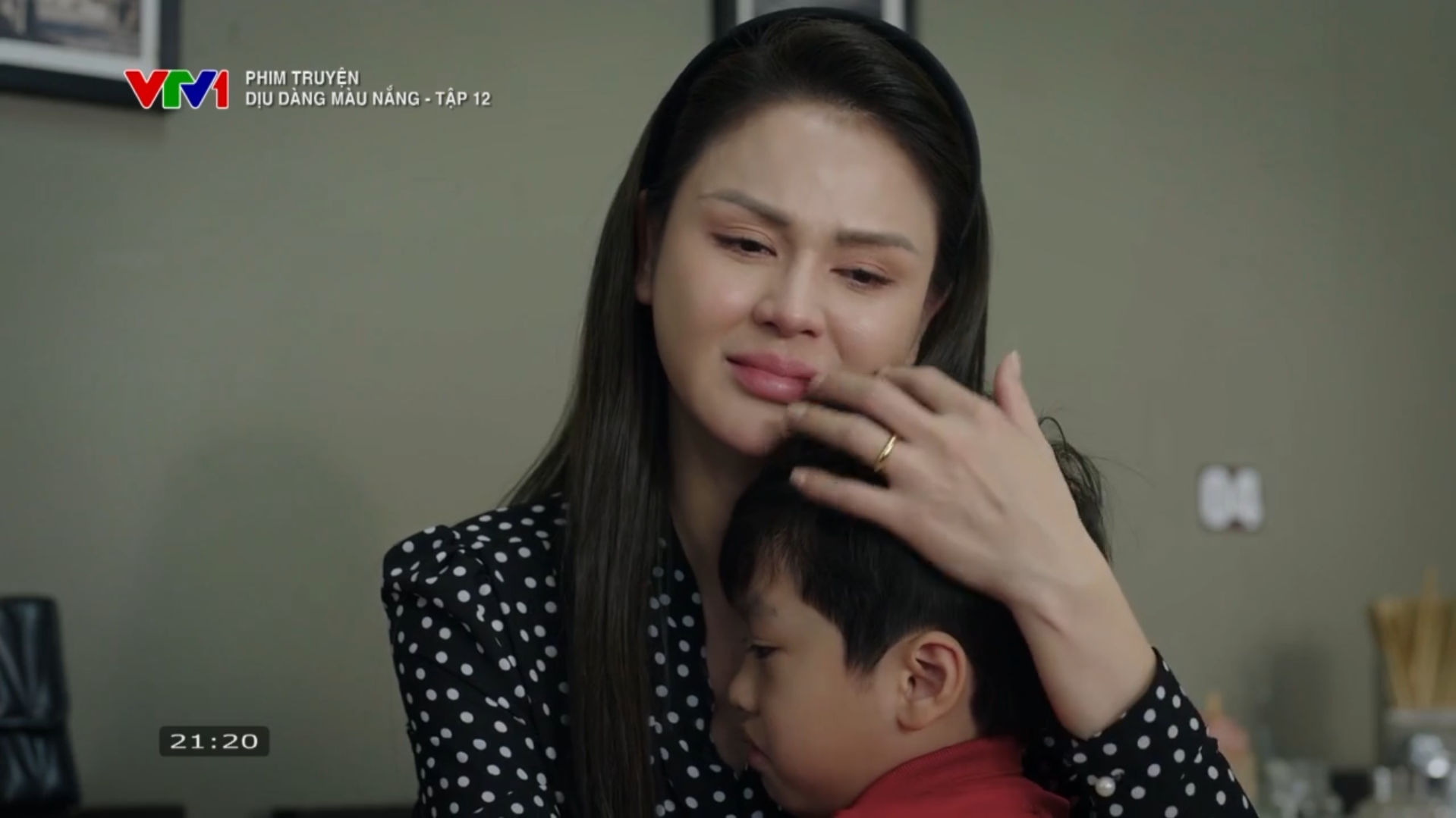'Dịu dàng màu nắng' tập mới nhất: Bé Khoai bỏ nhà đi tìm mẹ, Lan Anh viết đơn ly hôn để lại cho chồng- Ảnh 3.