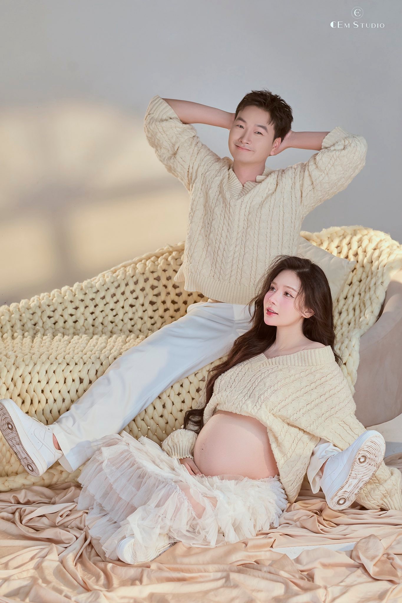 Nam diễn viên ông bố gây tranh cãi trong 'Cầu vồng ở phía chân trời', đời thực kín tiếng bên vợ là hotgirl TikTok - Ảnh 6. Nam diễn viên ông bố gây tranh cãi trong 'Cầu vồng ở phía chân trời', đời thực kín tiếng bên vợ là hotgirl TikTok - Ảnh 6.
