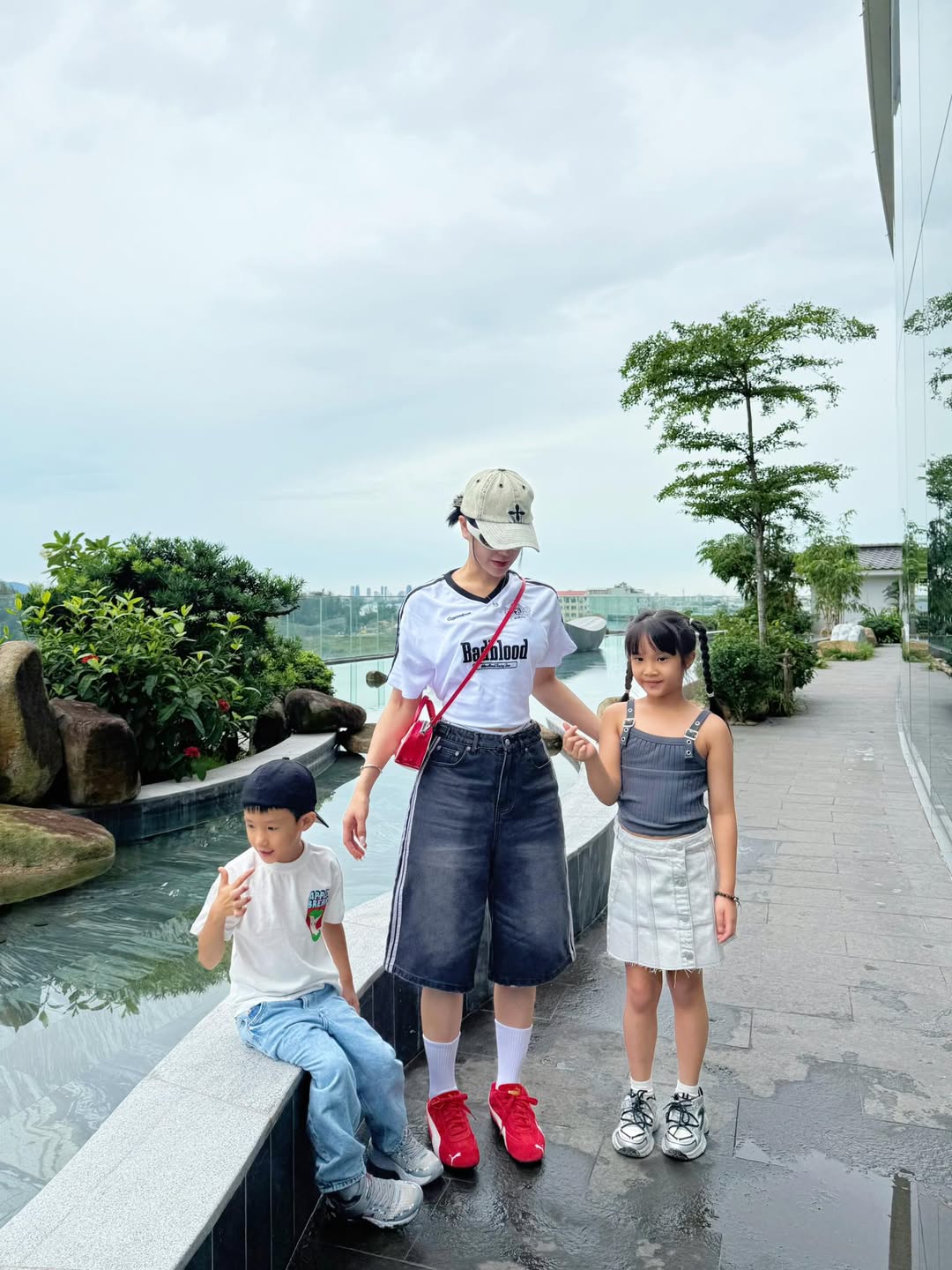 'Bà mẹ 2 con' gốc Hà thành khoe vẻ 'bốc lửa' sau khi yêu tình trẻ kém 11 tuổi- Ảnh 12. 'Bà mẹ 2 con' gốc Hà thành khoe vẻ 'bốc lửa' sau khi yêu tình trẻ kém 11 tuổi- Ảnh 12.