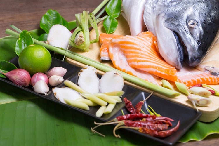 मछली की गंध के बिना सैल्मन खट्टा सूप कैसे पकाएं, सुपर पौष्टिक - फोटो 2. Cách nấu canh chua cá hồi không tanh, siêu bổ dưỡng- Ảnh 2.