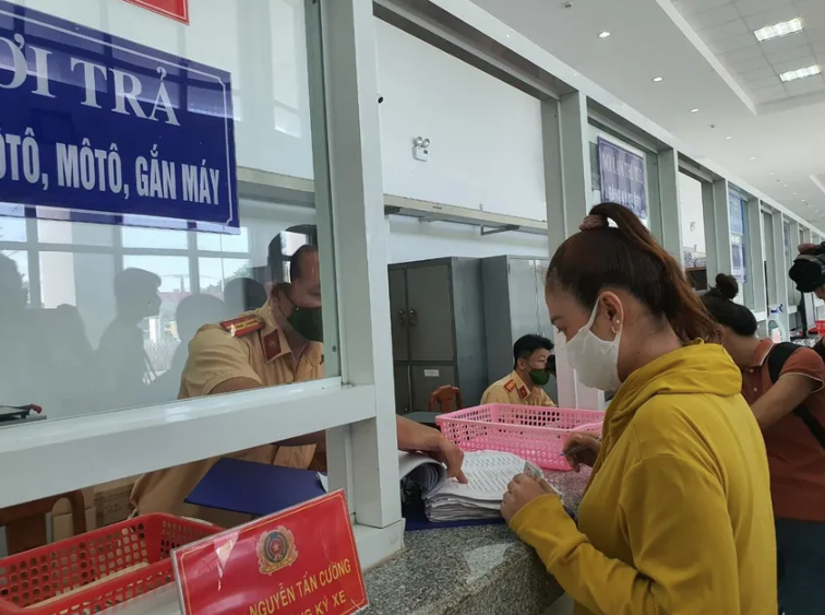 6 trường hợp bắt buộc phải đổi đăng ký xe, biển số xe năm 2025, các lái xe cần lưu ý- Ảnh 2.