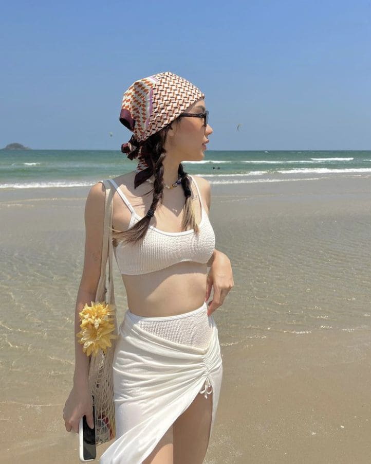 Gợi ý những mẫu thời trang đi biển quyến rũ, nhất định tham khảo lựa chọn trong mùa hè 2025- Ảnh 3. Gợi ý những mẫu thời trang đi biển quyến rũ, nhất định tham khảo lựa chọn trong mùa hè 2025- Ảnh 3.