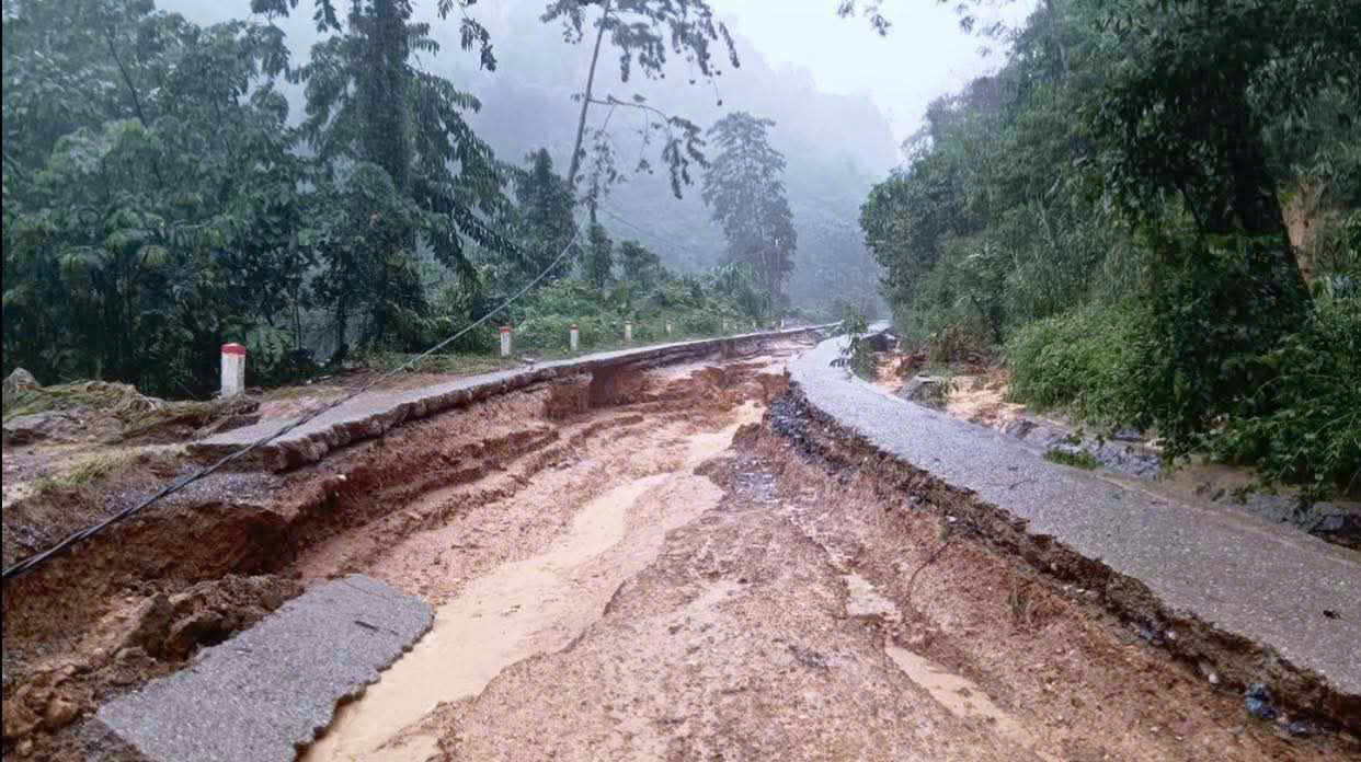 Hình ảnh hiện trường một số địa điểm sạt sở do mưa lớn kéo dài ở Bắc Kạn - Ảnh 8.