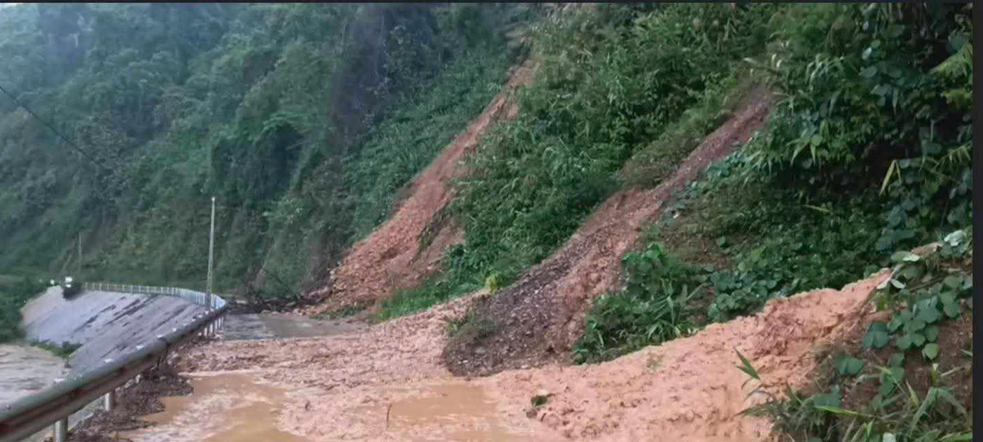 Hình ảnh hiện trường một số địa điểm sạt sở do mưa lớn kéo dài ở Bắc Kạn - Ảnh 6.