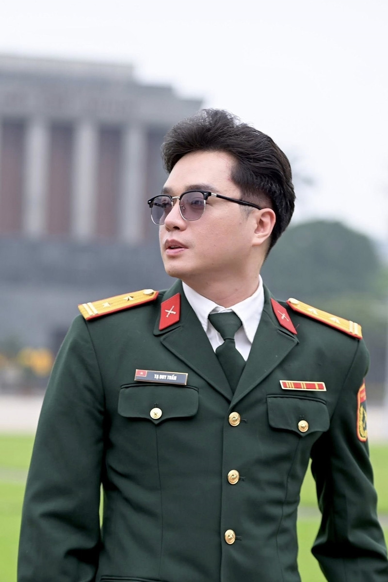 Trung tá quân đội 42 tuổi trẻ đẹp như hot boy là ai? - Ảnh 3. Trung tá quân đội 42 tuổi trẻ đẹp như hot boy là ai? - Ảnh 3.
