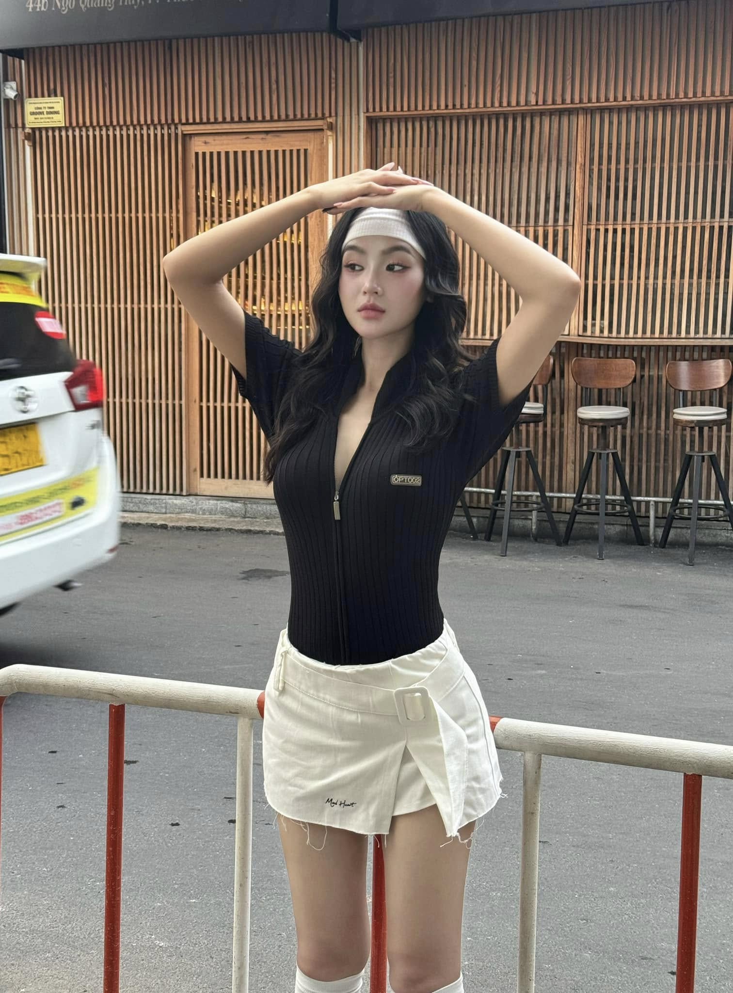 Mỹ nhân VFC quê Thanh Hóa gợi ý kiểu áo thun sexy cuốn hút mùa hè- Ảnh 11. Mỹ nhân VFC quê Thanh Hóa gợi ý kiểu áo thun sexy cuốn hút mùa hè- Ảnh 11.