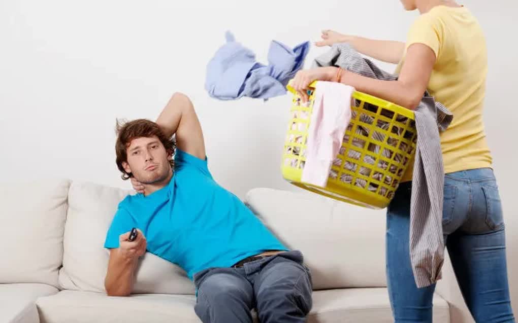 Sang nhà bạn thân, thấy anh chồng làm việc này cho vợ mà tôi muốn khóc