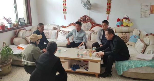 Bố mẹ gọi 3 con về chia tài sản, con trai duy nhất lại chẳng nhận được gì, con dâu giận dỗi bỏ đi