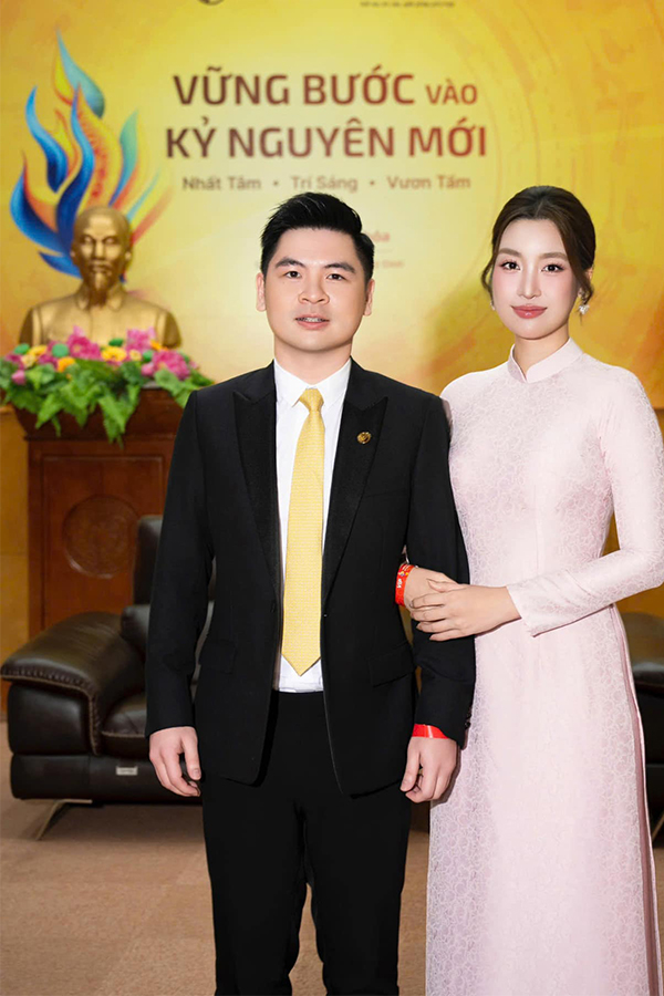 Khác với Á hậu Phương Nhi, 2 Hoa hậu Việt Nam này lấy chồng hào môn vẫn tích cực xuất hiện trên mạng xã hội- Ảnh 10. Khác với Á hậu Phương Nhi, 2 Hoa hậu Việt Nam này lấy chồng hào môn vẫn tích cực xuất hiện trên mạng xã hội- Ảnh 10.