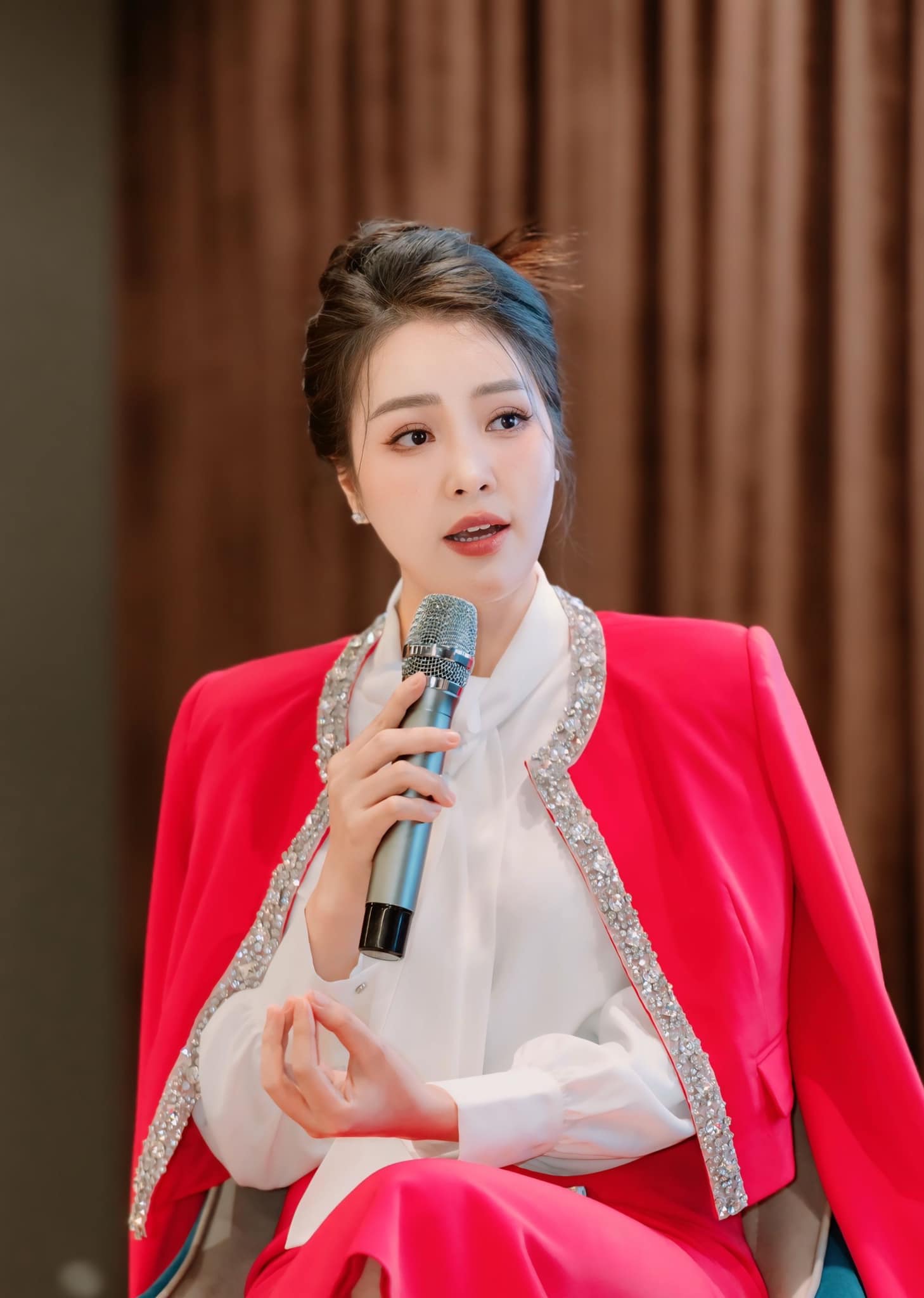 BTV Chuyển động 24h là Á hậu Hoa hậu Việt Nam, theo nghề báo vì đam mê - Ảnh 6.