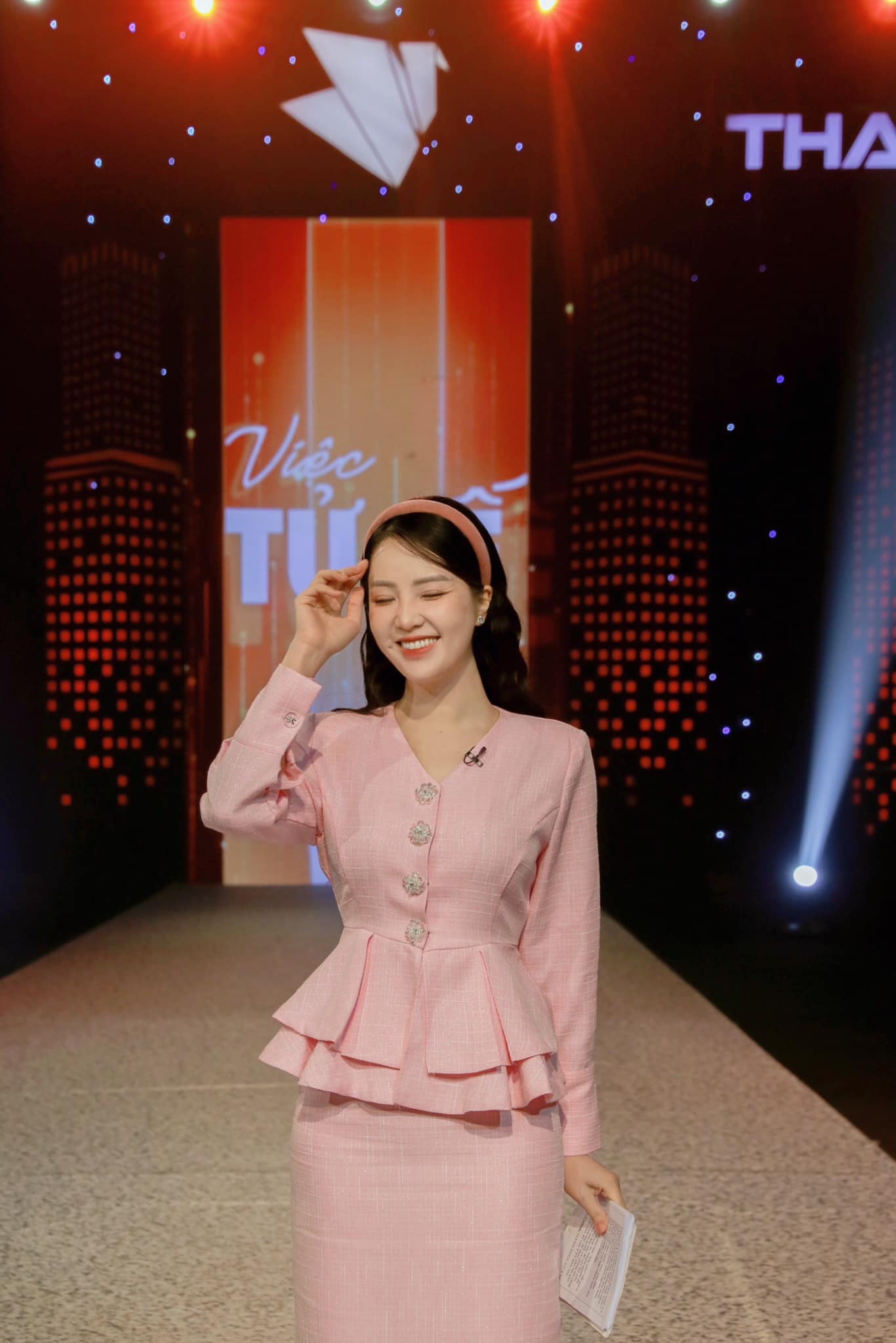 BTV Chuyển động 24h là Á hậu Hoa hậu Việt Nam, theo nghề báo vì đam mê - Ảnh 9.