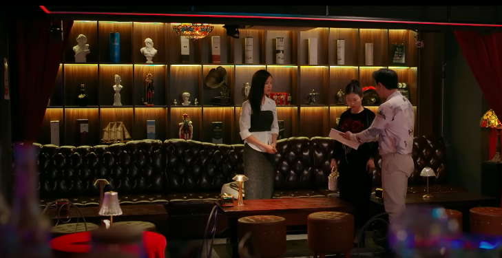 'Cầu vồng ở phía chân trời' mới nhất (tập 6): Bị đánh ghen, Oanh nhận Tuấn là chồng để giải cứu- Ảnh 1. 'Cầu vồng ở phía chân trời' mới nhất (tập 6): Bị đánh ghen, Oanh nhận Tuấn là chồng để giải cứu- Ảnh 1.