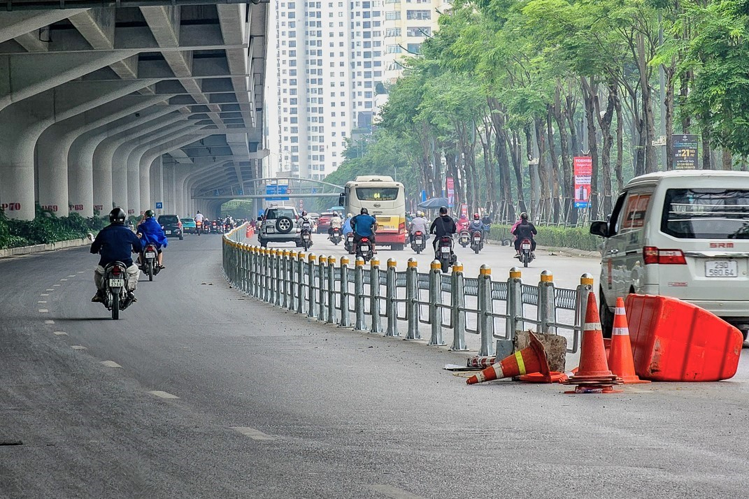 Hà Nội: Phân làn ô tô, xe máy trên đường Phạm Văn Đồng và Võ Chí Công từ 1/7 - Ảnh 3.