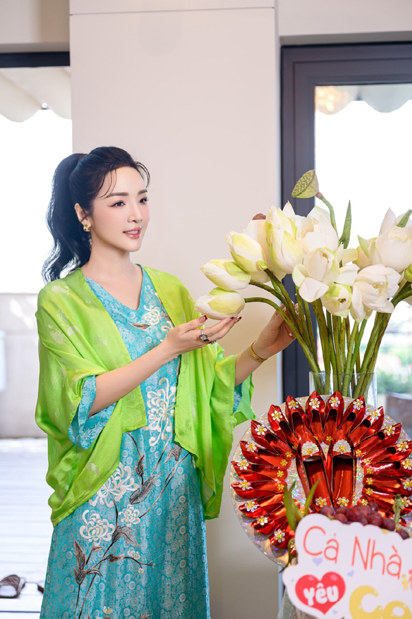 Nhan sắc tuổi U60 gây kinh ngạc của hoa hậu Việt 33 năm không có người kế nhiệm- Ảnh 9. Nhan sắc tuổi U60 gây kinh ngạc của hoa hậu Việt 33 năm không có người kế nhiệm- Ảnh 9.