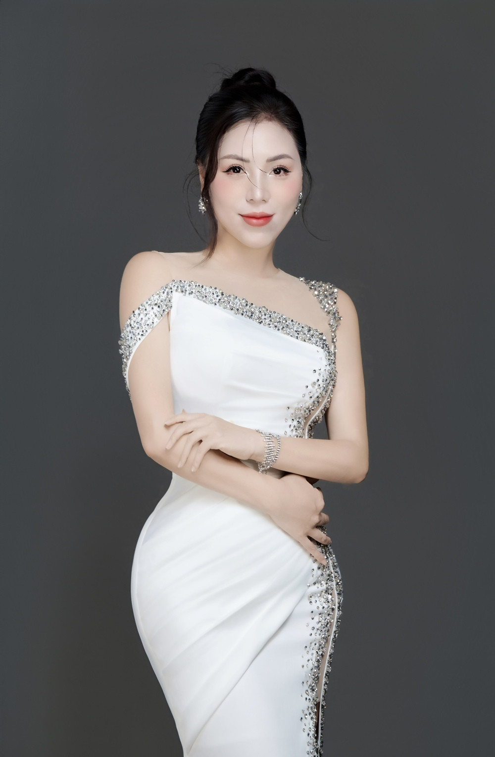 Á hậu bất ngờ chia sẻ đã ly hôn chồng từ 9 năm trước - Ảnh 4. Á hậu bất ngờ chia sẻ đã ly hôn chồng từ 9 năm trước - Ảnh 4.