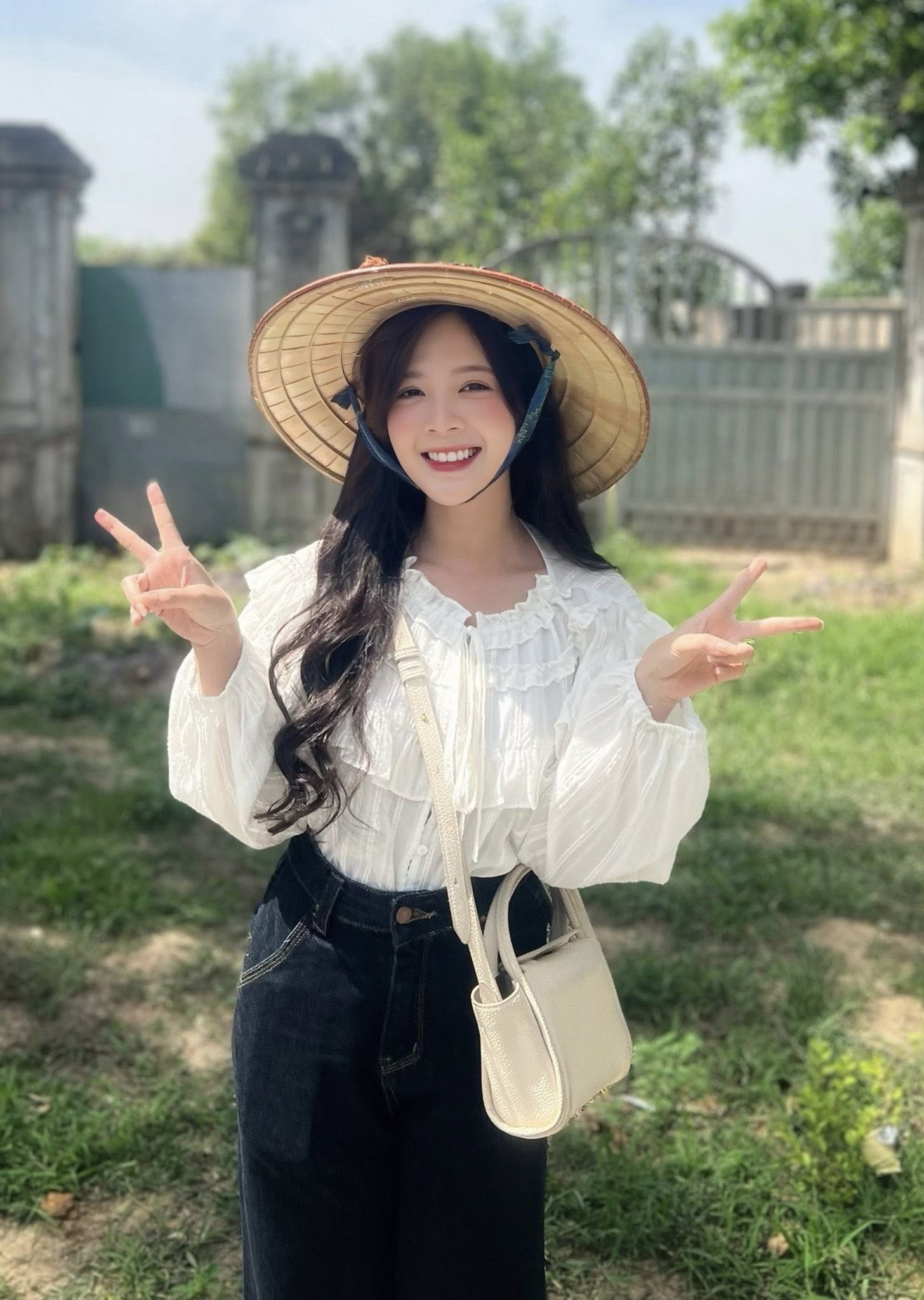 Nữ chính 'Cha tôi người ở lại' vừa được Đình Tú cầu hôn đời thực có sắc vóc ra sao?- Ảnh 6.