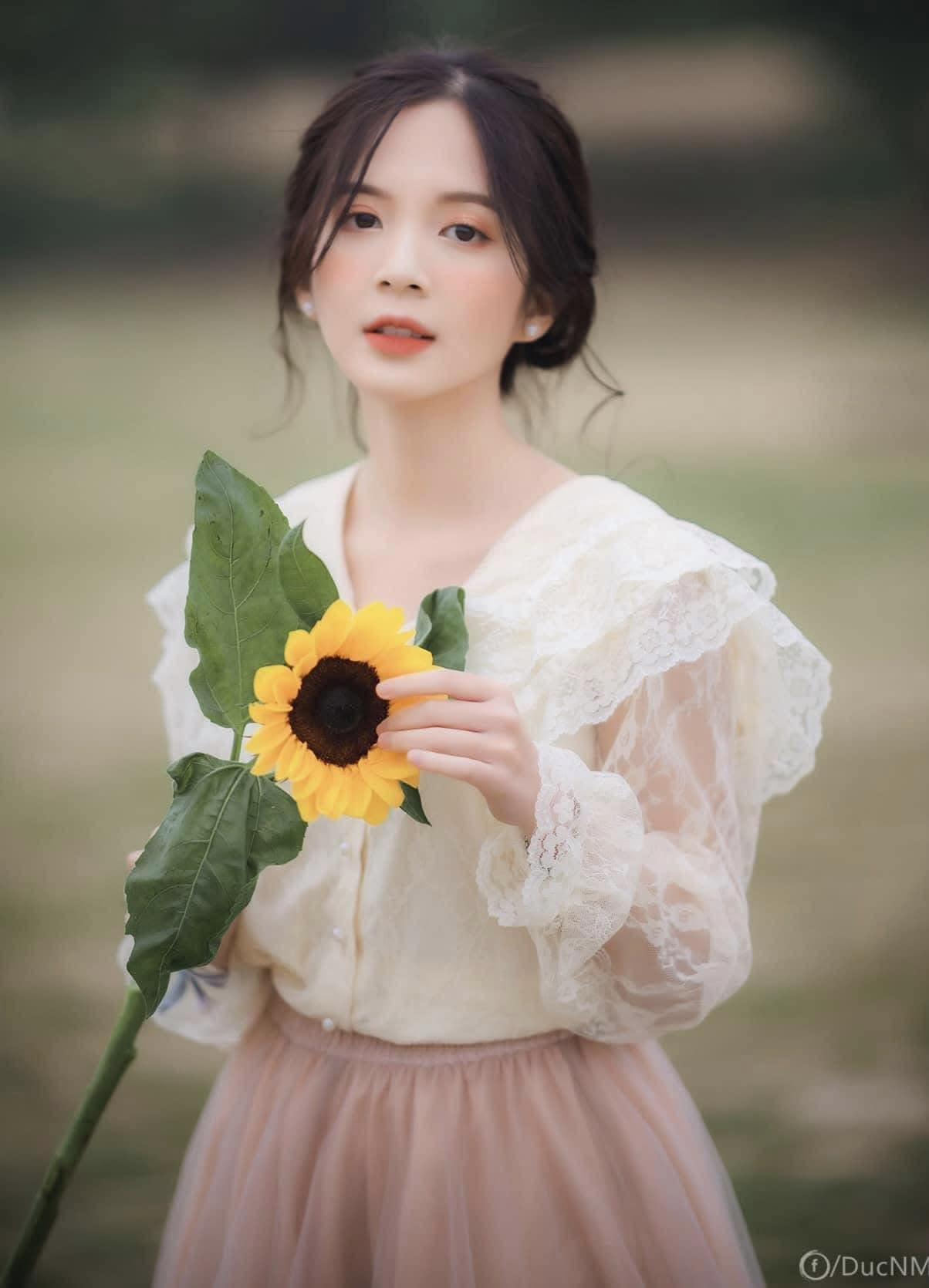 Nữ chính 'Cha tôi người ở lại' vừa được Đình Tú cầu hôn đời thực có sắc vóc ra sao?- Ảnh 9.