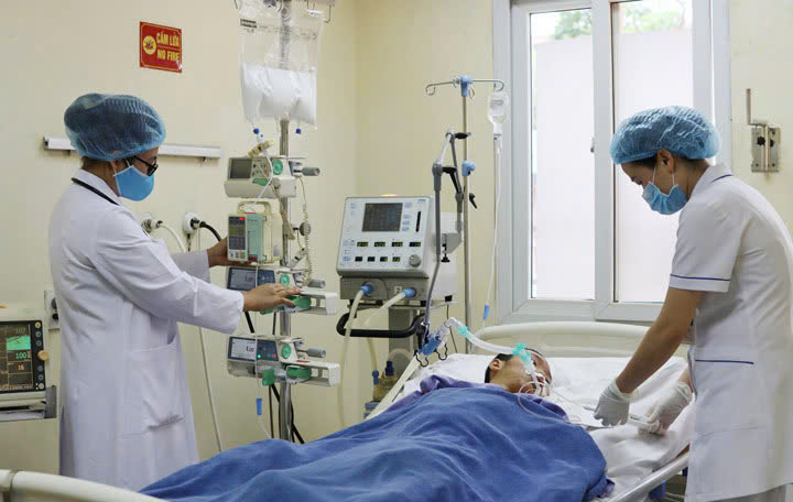 Hành trình kỳ diệu của cậu bé 14 tuổi ở Quảng Ninh bị u não ác tính - Ảnh 2.