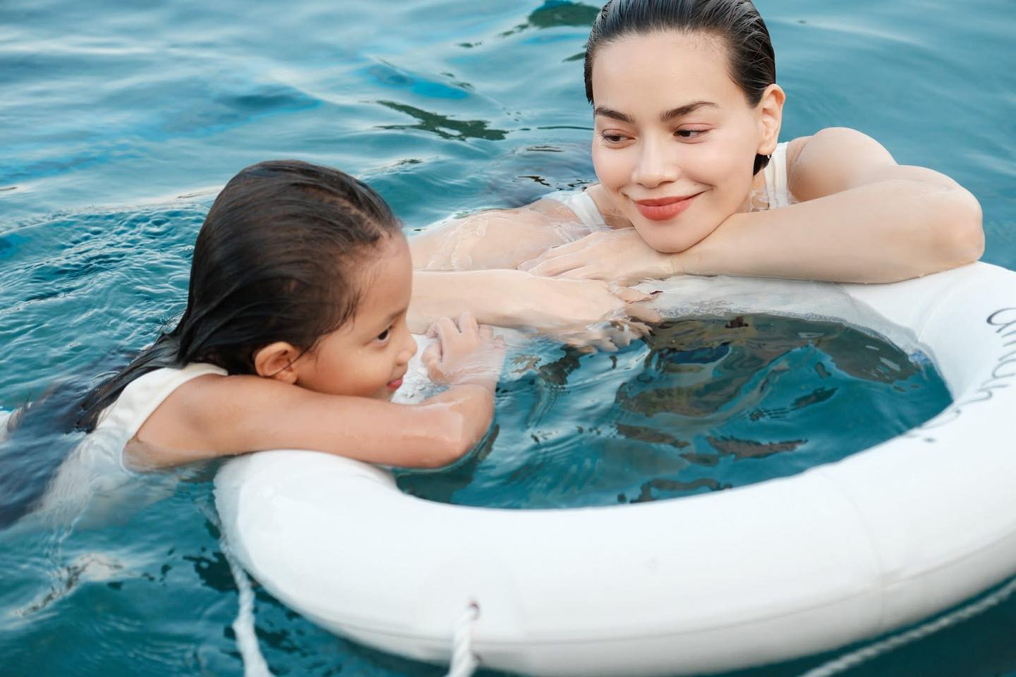 Lisa - con gái Hồ Ngọc Hà lại khiến fan trầm trồ 'phiên bản Hà mini'- Ảnh 3. Lisa - con gái Hồ Ngọc Hà lại khiến fan trầm trồ 'phiên bản Hà mini'- Ảnh 3.