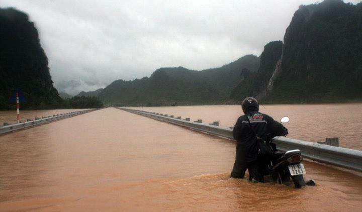 Chuyên gia lý giải nguyên nhân mưa lớn và ngập lụt nhiều nơi- Ảnh 2. Chuyên gia lý giải nguyên nhân mưa lớn và ngập lụt nhiều nơi- Ảnh 2.