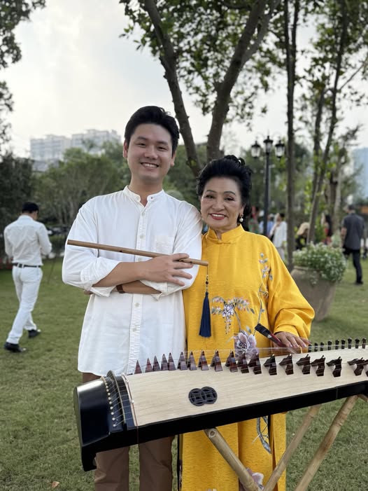 Mẹ ruột một nữ NSND làng nhạc: Thời trẻ nức tiếng tài sắc, U90 vẫn trẻ đẹp kinh ngạc- Ảnh 8. Mẹ ruột một nữ NSND làng nhạc: Thời trẻ nức tiếng tài sắc, U90 vẫn trẻ đẹp kinh ngạc- Ảnh 8.