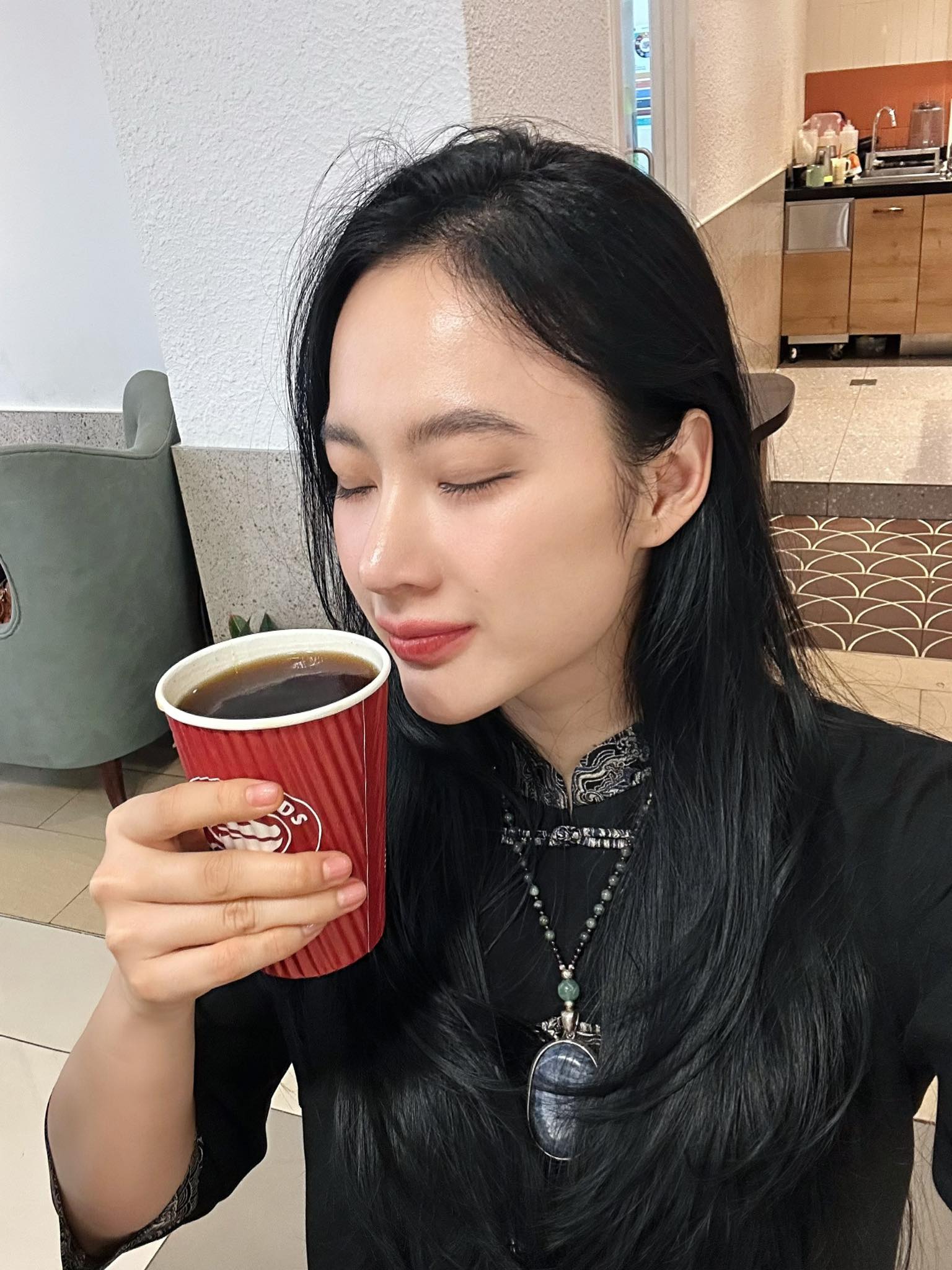 Đời thực nhiều tò mò của Angela Phương Trinh sau loạt hình ảnh khoe cơ bắp nam tính- Ảnh 11. Đời thực nhiều tò mò của Angela Phương Trinh sau loạt hình ảnh khoe cơ bắp nam tính- Ảnh 11.