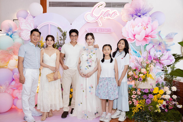 Tiệc chào đón em bé sắp chào đời của Ngô Thanh Vân và chồng trẻ- Ảnh 4. Tiệc chào đón em bé sắp chào đời của Ngô Thanh Vân và chồng trẻ- Ảnh 4.